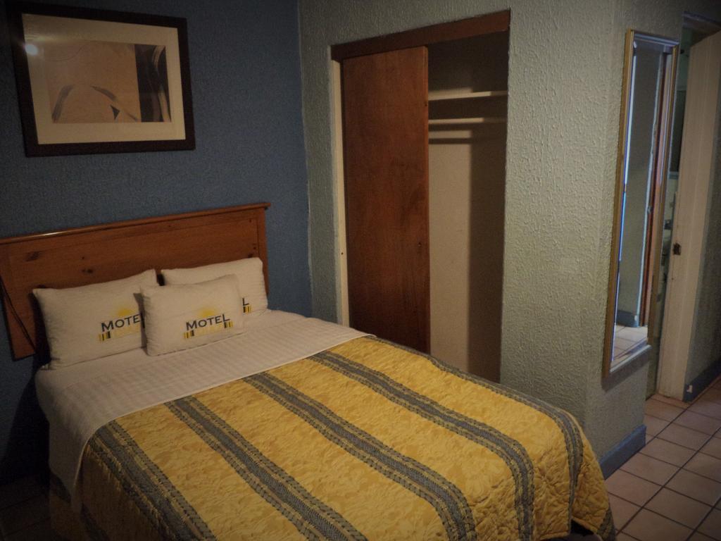 تيجوانا Hotel Diaz الغرفة الصورة